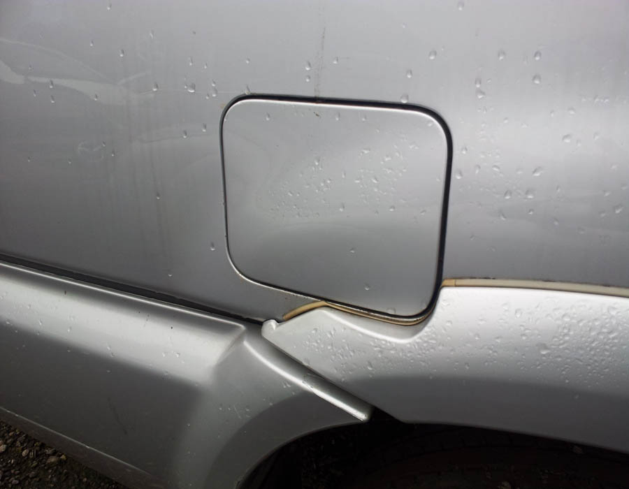 Nissan Terrano SVE TD fuel-flap-cover